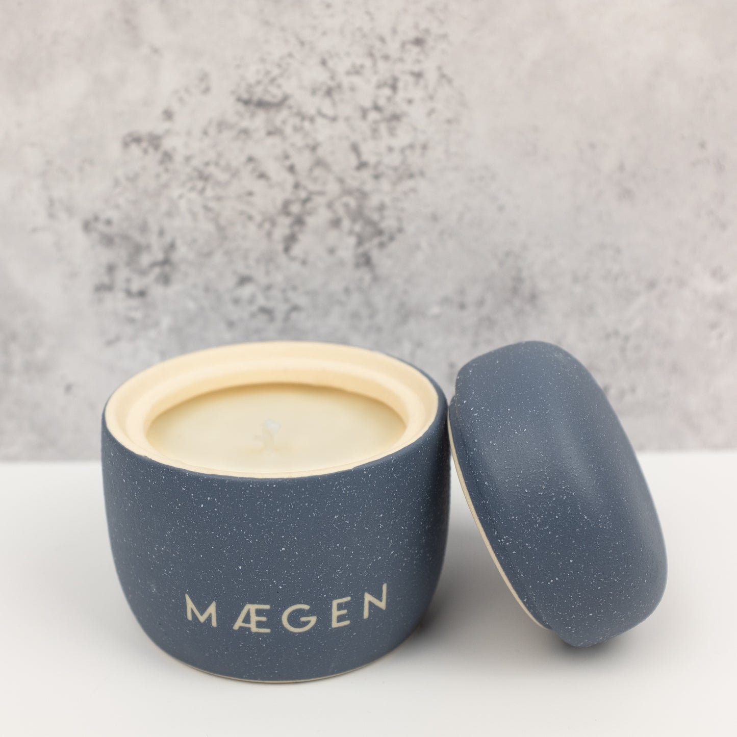 MÆGEN Lykke Candle - Deadnettle & Tobacco