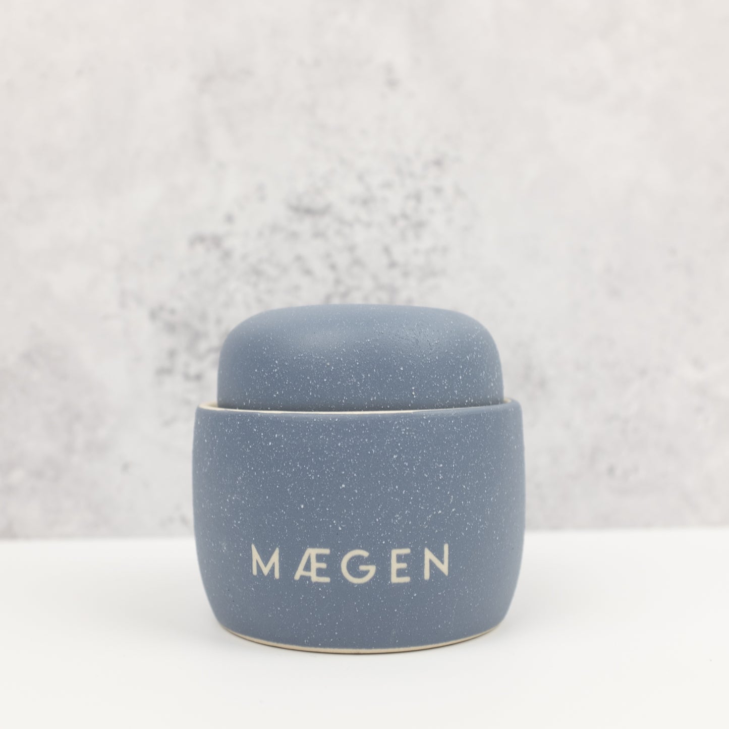 MÆGEN Lykke Candle - Deadnettle & Tobacco